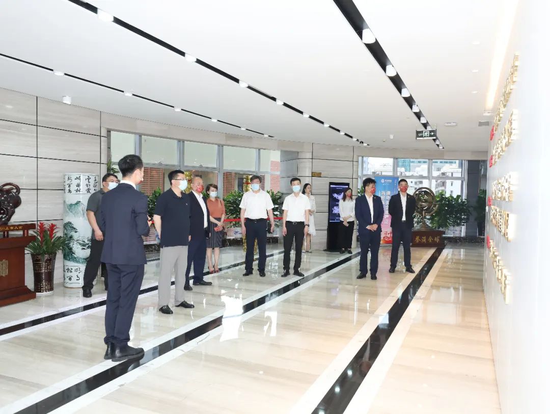 青島市政協(xié)副主席、嶗山區(qū)委書記張元升一行蒞臨中裝建設調(diào)研考察